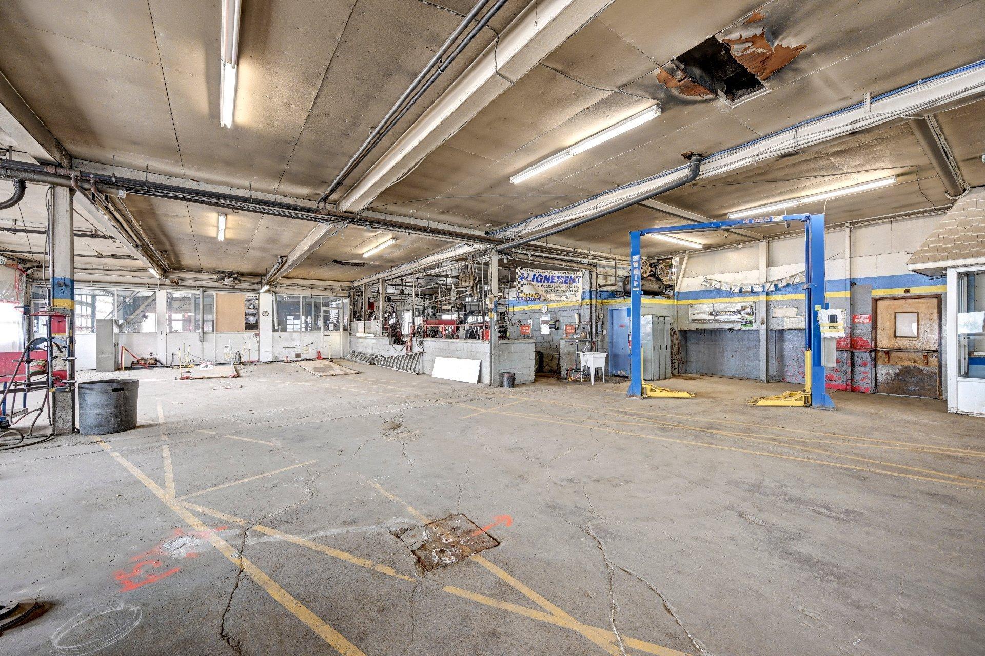 









547

 - 553


Boul. des Laurentides

,
Saint-Jérôme,




QC
J7Z4M4

