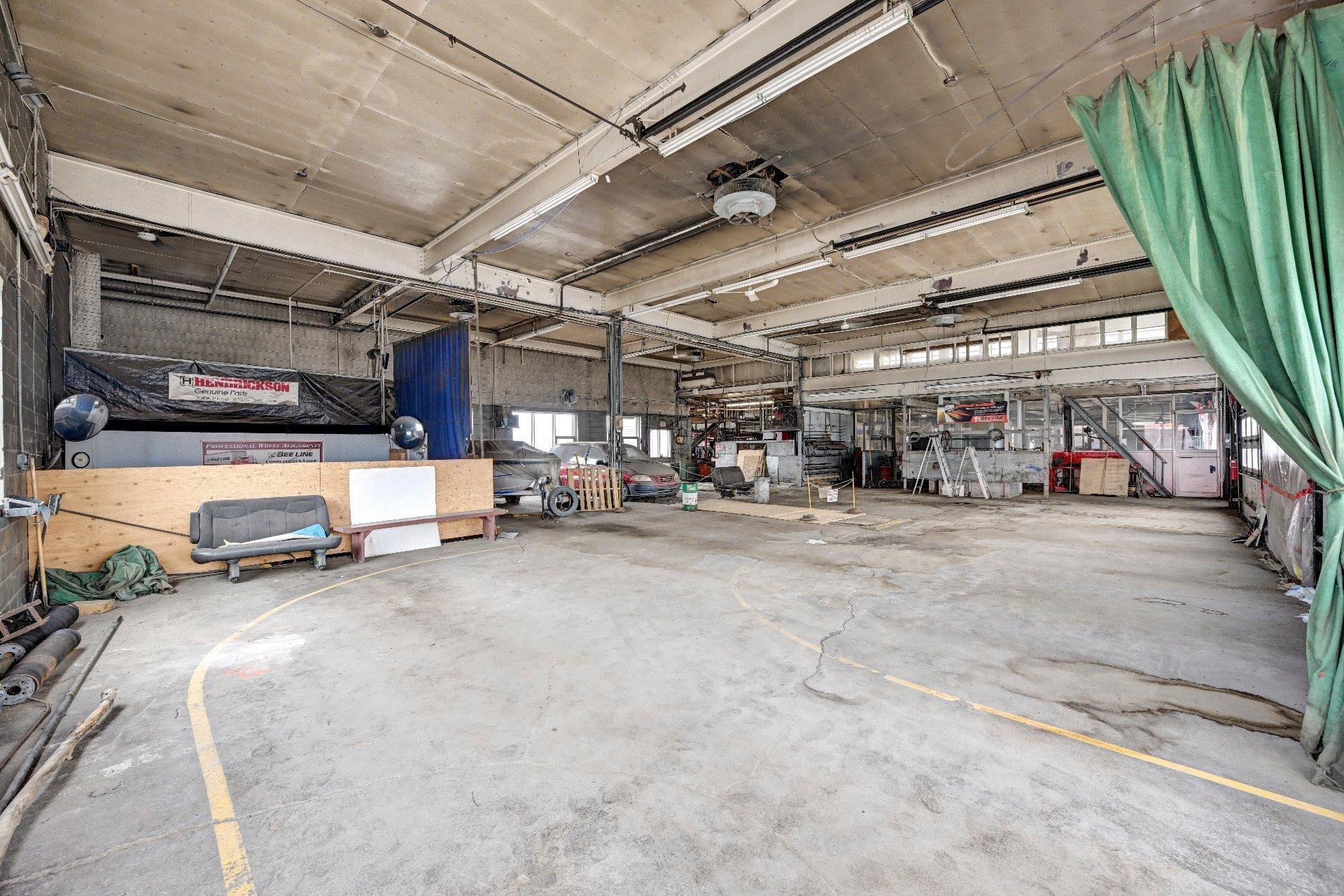









547

 - 553


Boul. des Laurentides

,
Saint-Jérôme,




QC
J7Z4M4

