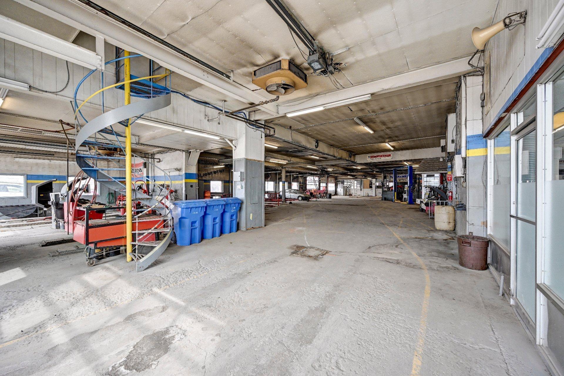 









547

 - 553


Boul. des Laurentides

,
Saint-Jérôme,




QC
J7Z4M4


