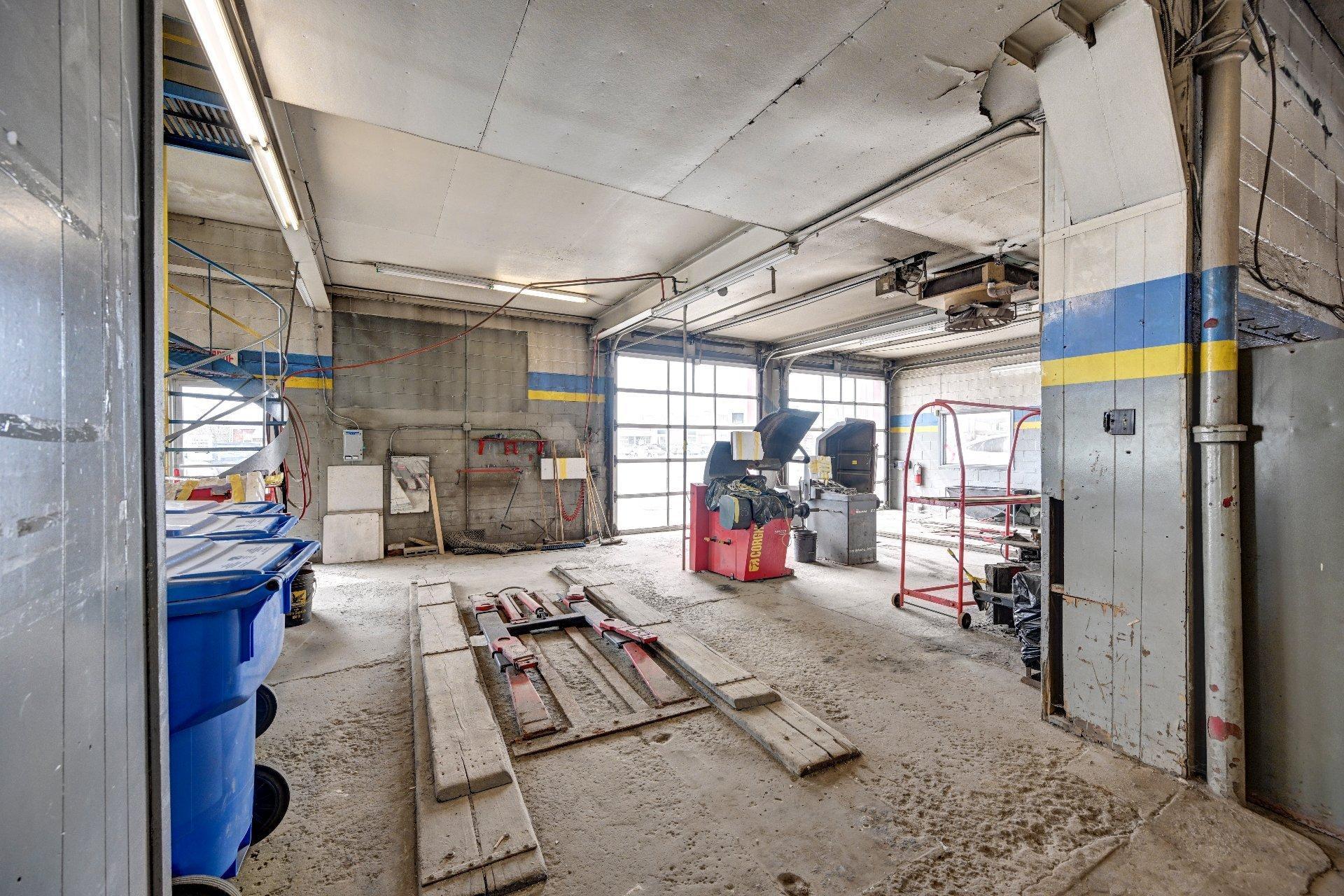









547

 - 553


Boul. des Laurentides

,
Saint-Jérôme,




QC
J7Z4M4

