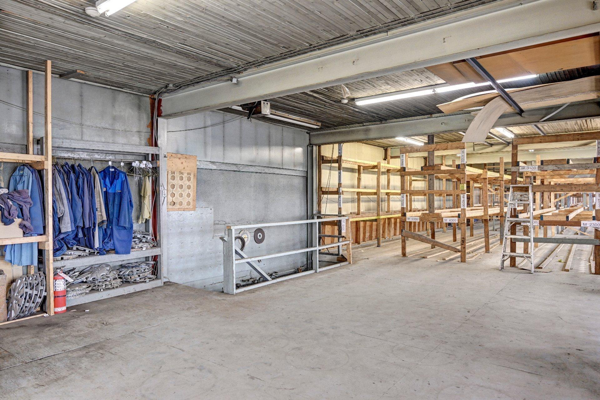 









547

 - 553


Boul. des Laurentides

,
Saint-Jérôme,




QC
J7Z4M4

