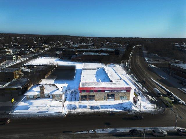 









547

 - 553


Boul. des Laurentides

,
Saint-Jérôme,




QC
J7Z4M4

