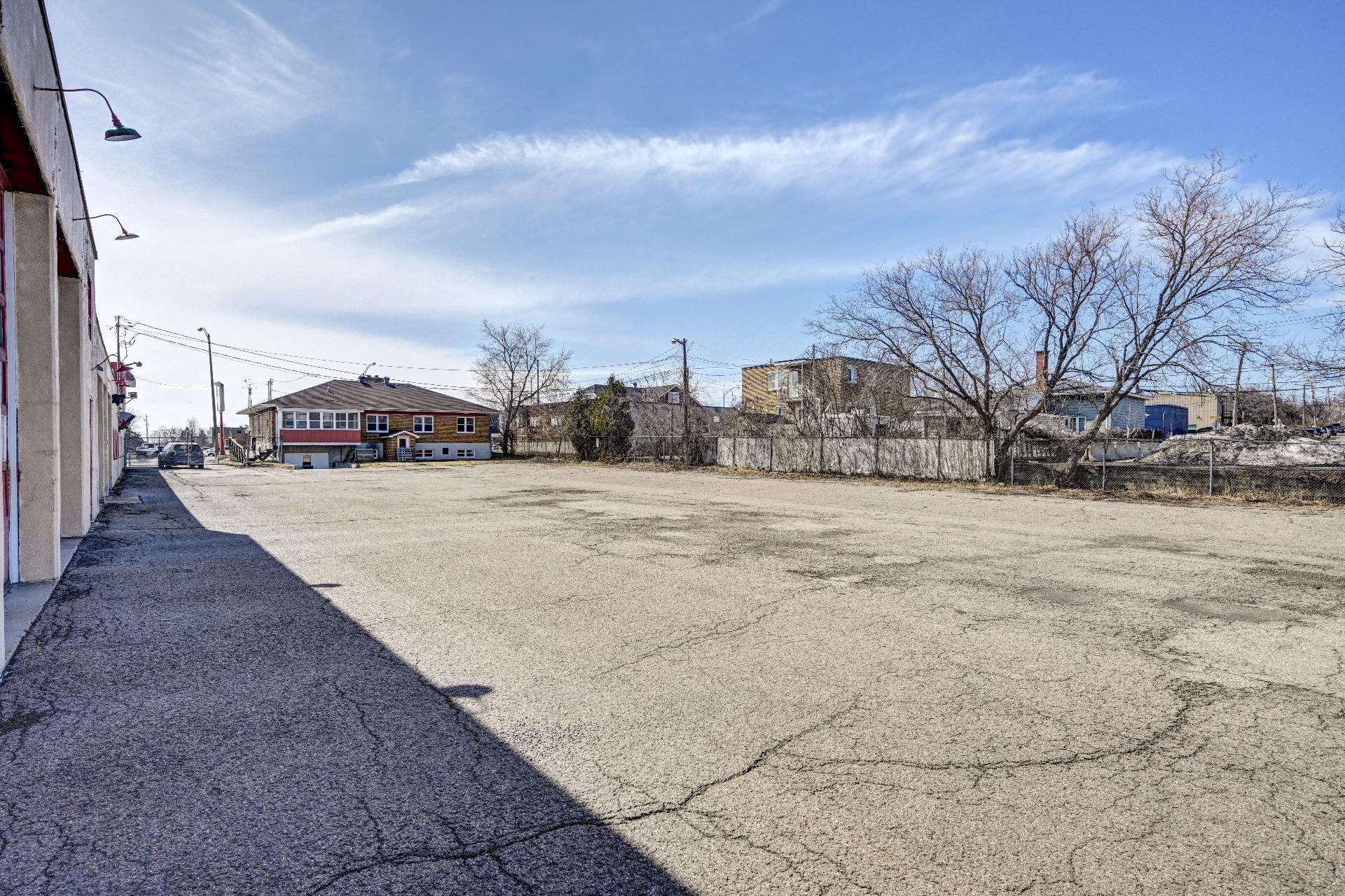 









547

 - 553


Boul. des Laurentides

,
Saint-Jérôme,




QC
J7Z4M4

