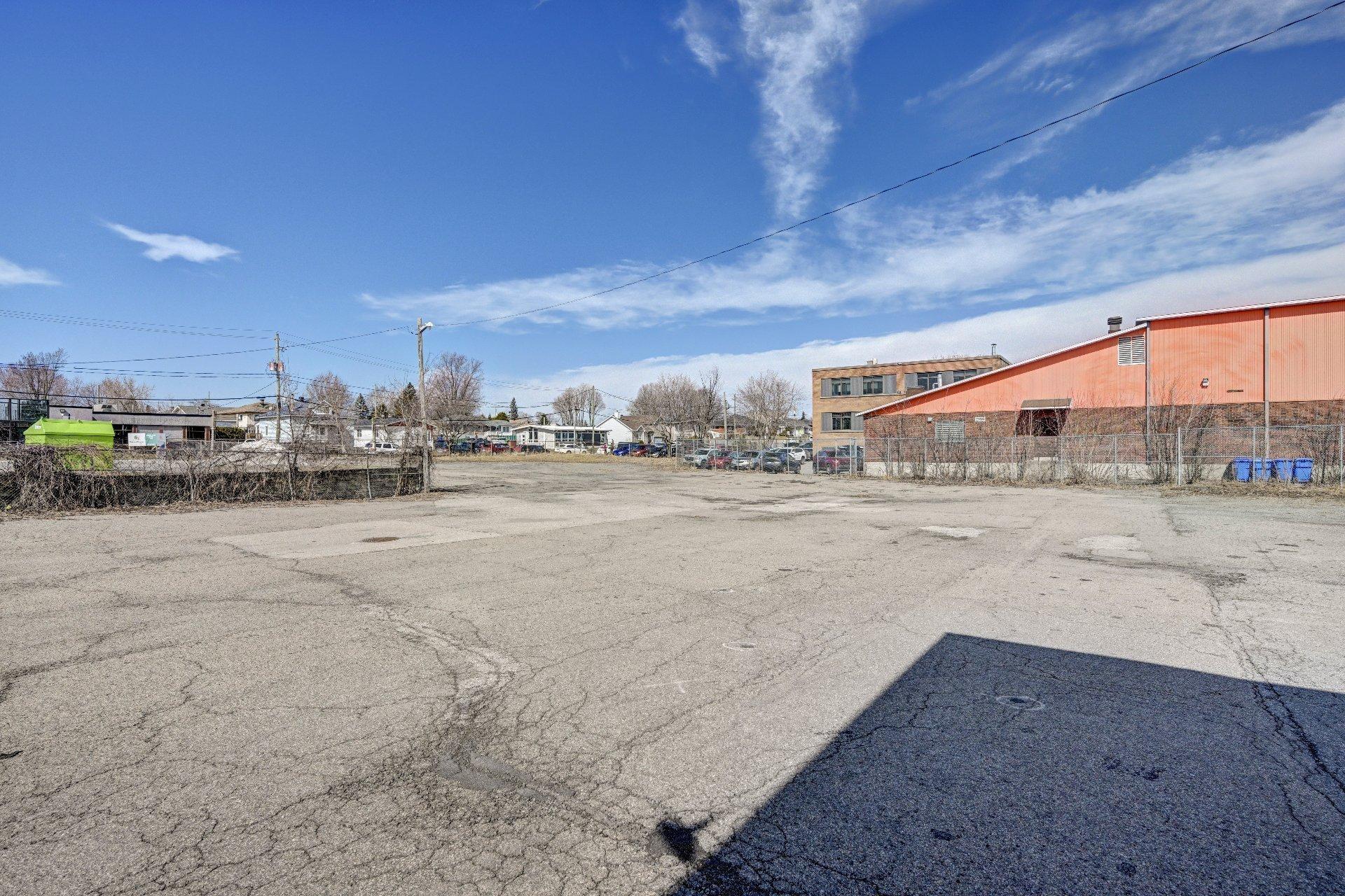 









547

 - 553


Boul. des Laurentides

,
Saint-Jérôme,




QC
J7Z4M4

