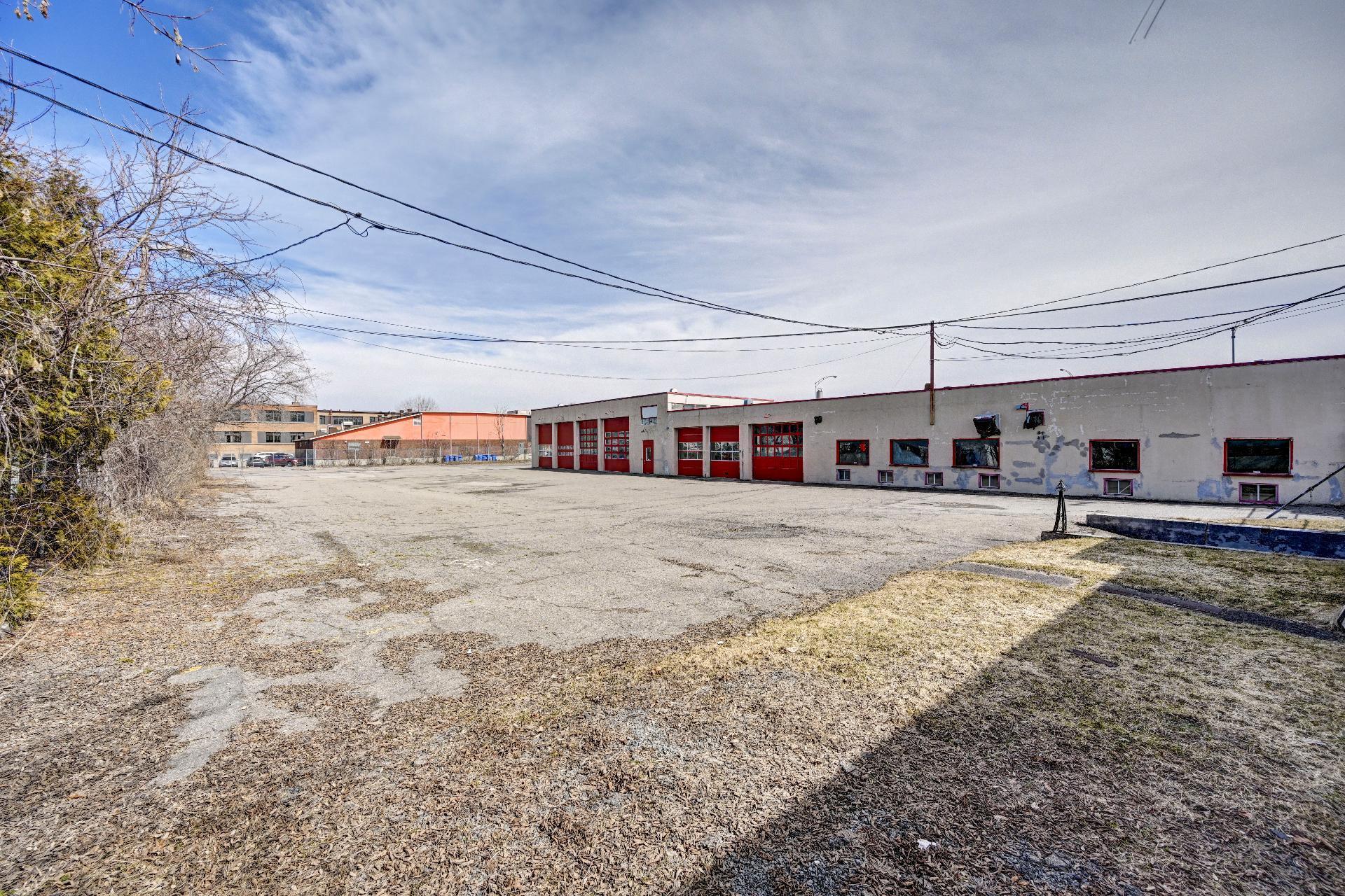 









547

 - 553


Boul. des Laurentides

,
Saint-Jérôme,




QC
J7Z4M4

