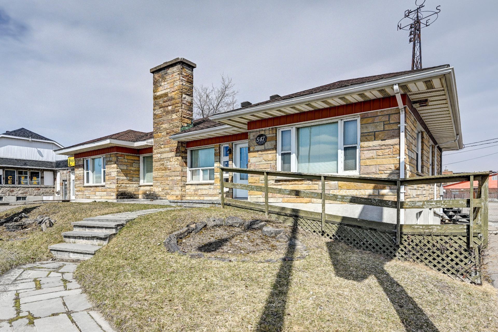









547

 - 553


Boul. des Laurentides

,
Saint-Jérôme,




QC
J7Z4M4

