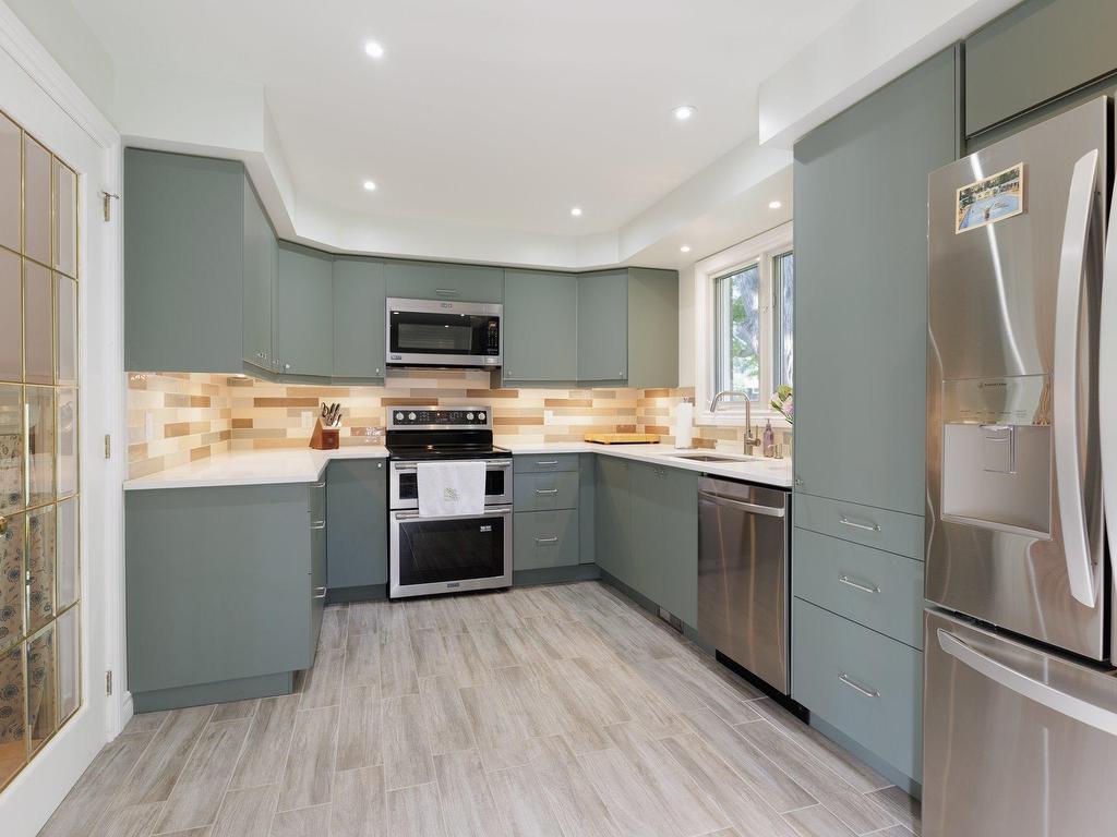 









59


Rue Maryvale

,
Beaconsfield,




QC
H9W3P4

