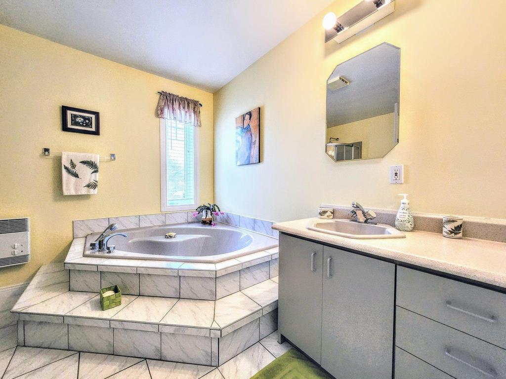 









4882


Rue Oscar-Houde

,
Shawinigan,




QC
G9R1B4

