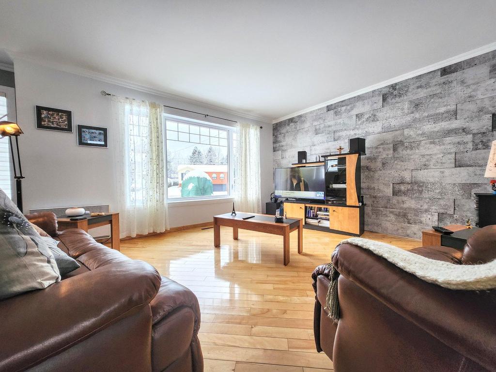 









4882


Rue Oscar-Houde

,
Shawinigan,




QC
G9R1B4

