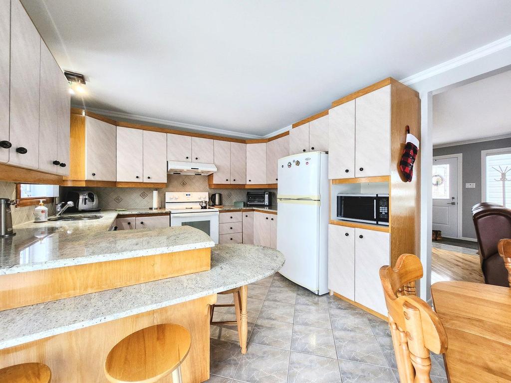 









4882


Rue Oscar-Houde

,
Shawinigan,




QC
G9R1B4

