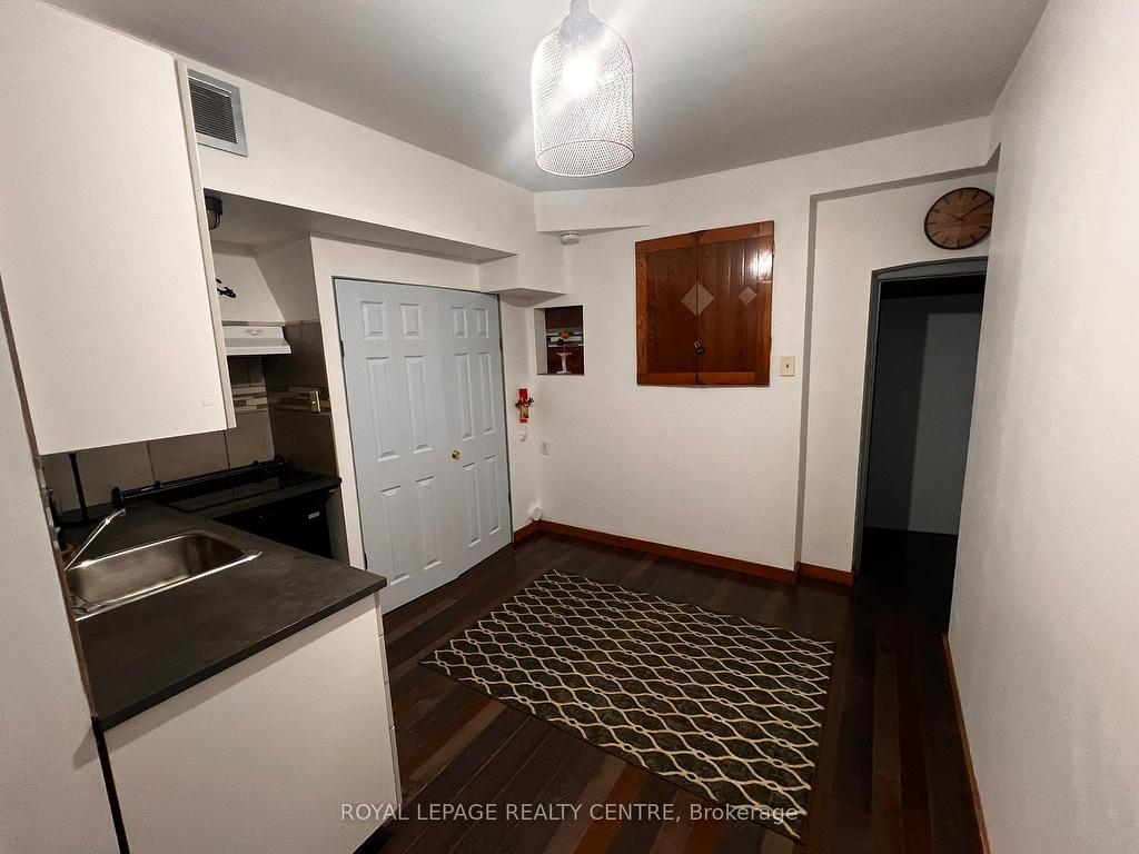 









745


Lakeshore

Road East, B,
Mississauga,




ON
L5E 1C6

