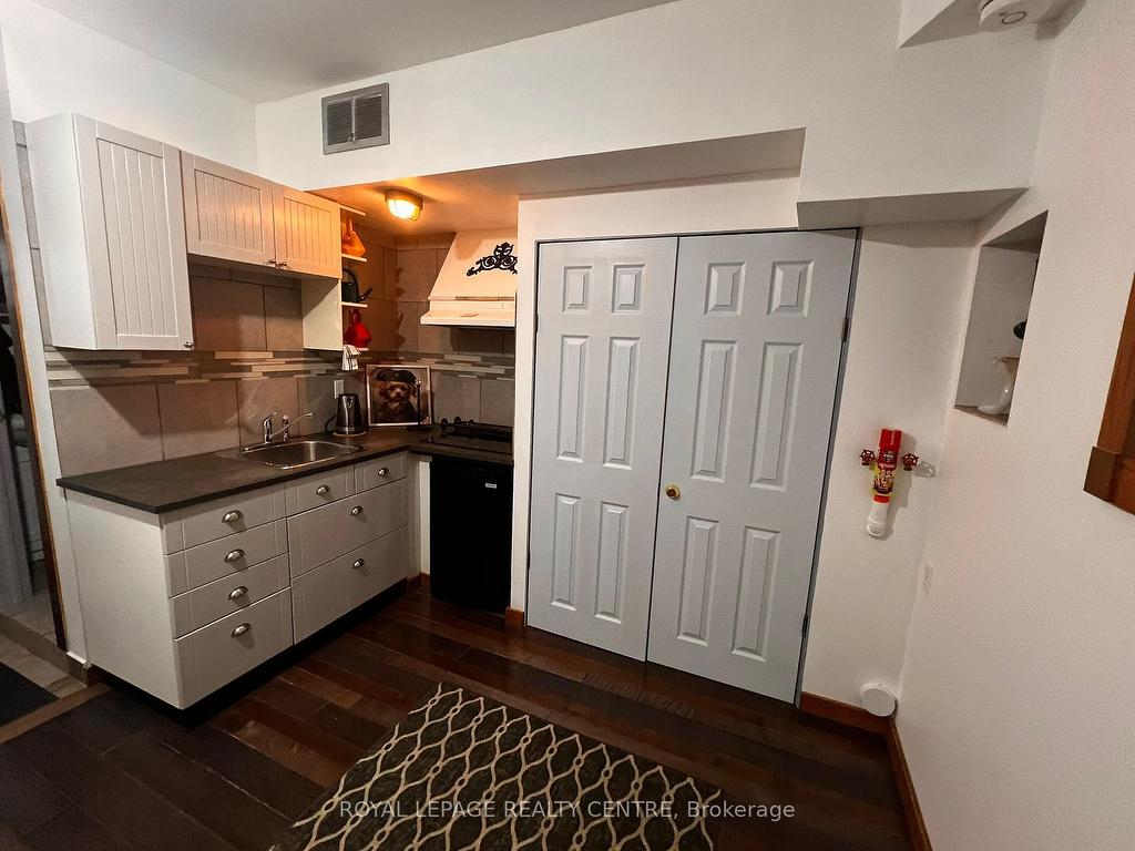 









745


Lakeshore

Road East, B,
Mississauga,




ON
L5E 1C6


