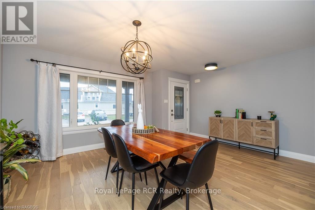 












133 HAWTHORN CRESCENT

,
Georgian Bluffs,




Ontario
N0H1S0

