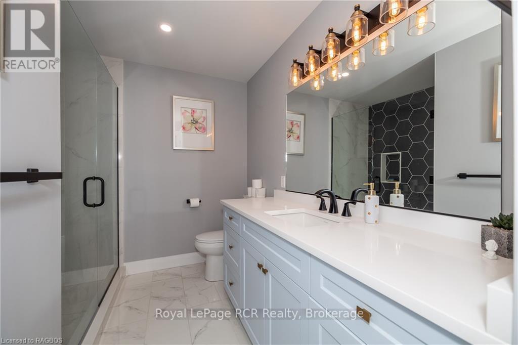 












133 HAWTHORN CRESCENT

,
Georgian Bluffs,




Ontario
N0H1S0

