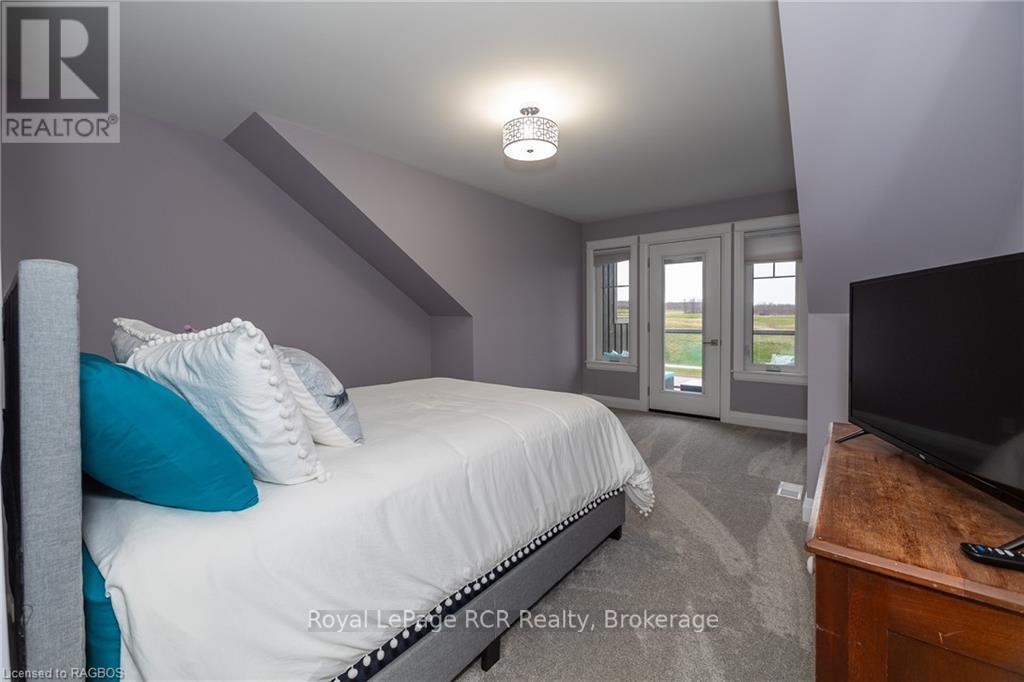 












133 HAWTHORN CRESCENT

,
Georgian Bluffs,




Ontario
N0H1S0

