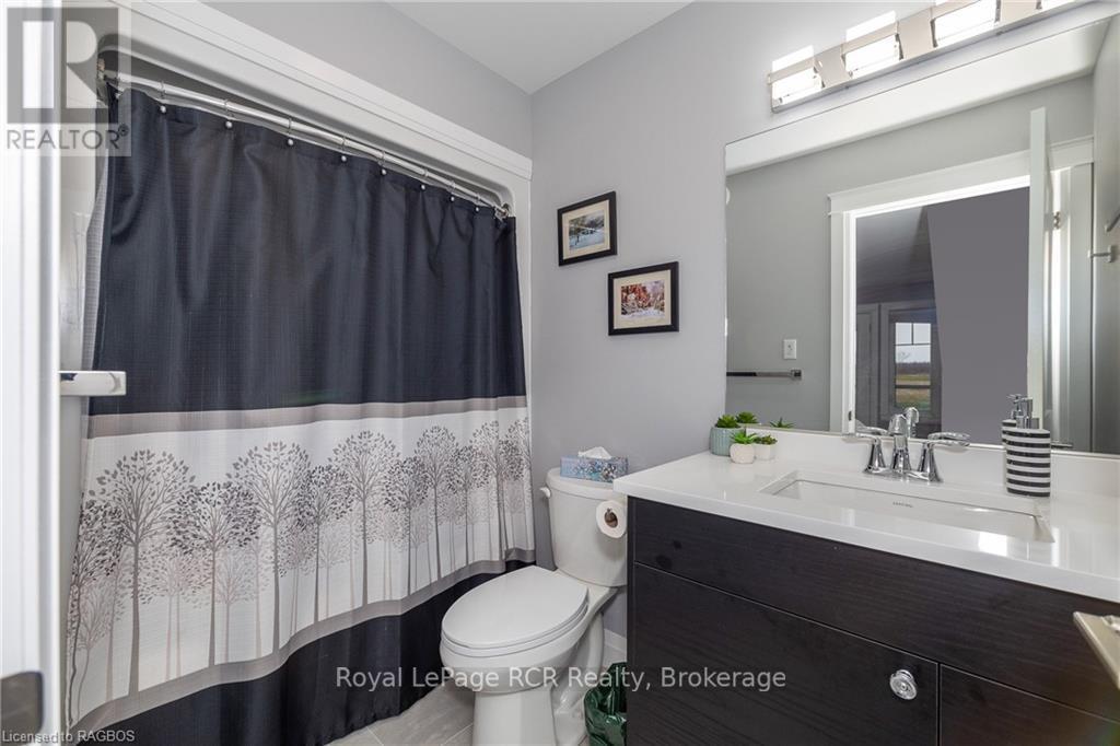 












133 HAWTHORN CRESCENT

,
Georgian Bluffs,




Ontario
N0H1S0

