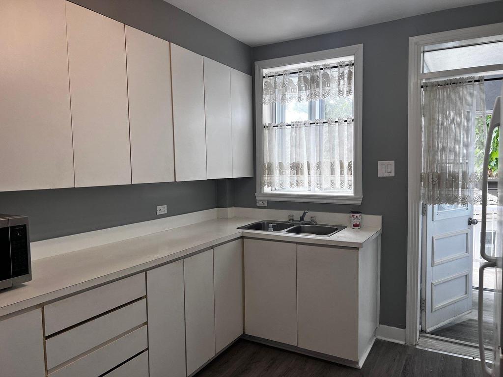









2644


Rue Hogan

,
Montréal (Ville-Marie),




QC
H2K2T6

