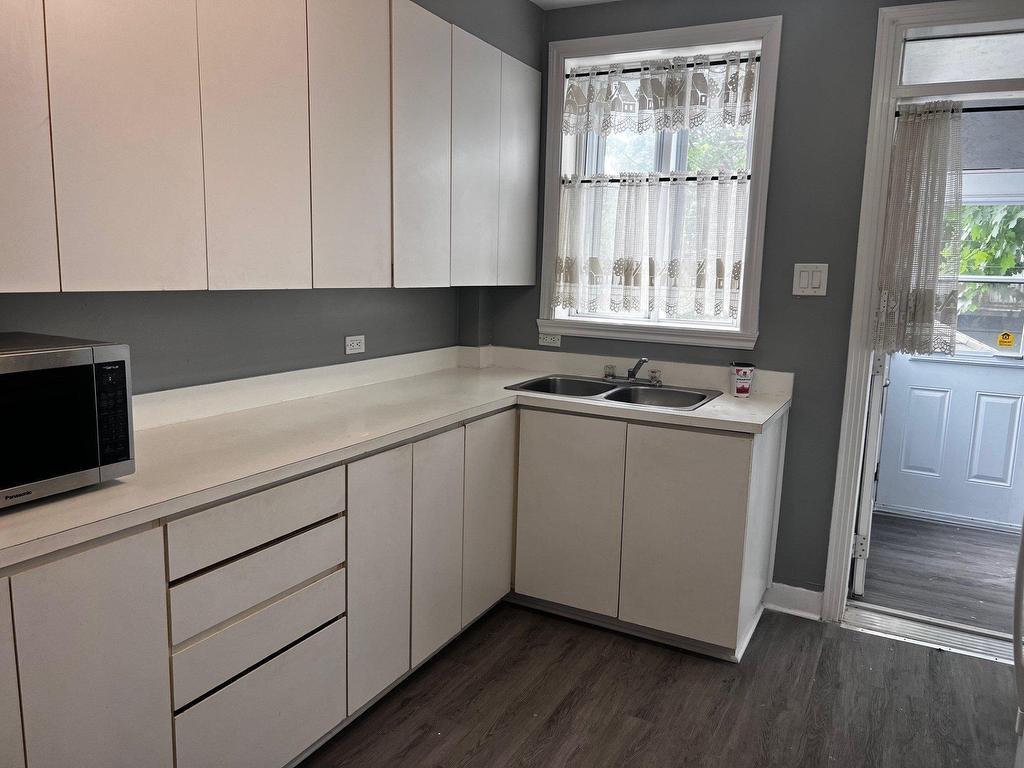 









2644


Rue Hogan

,
Montréal (Ville-Marie),




QC
H2K2T6

