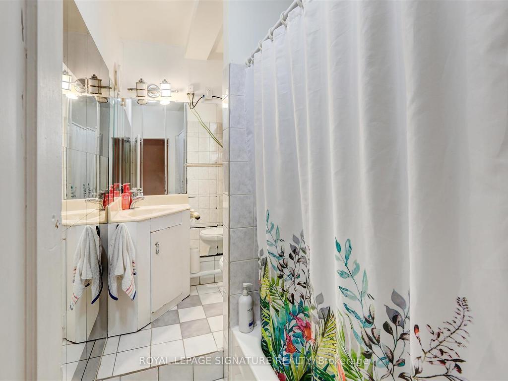 









3142


Dundas

Street West,
Toronto,




ON
M6P 2A1

