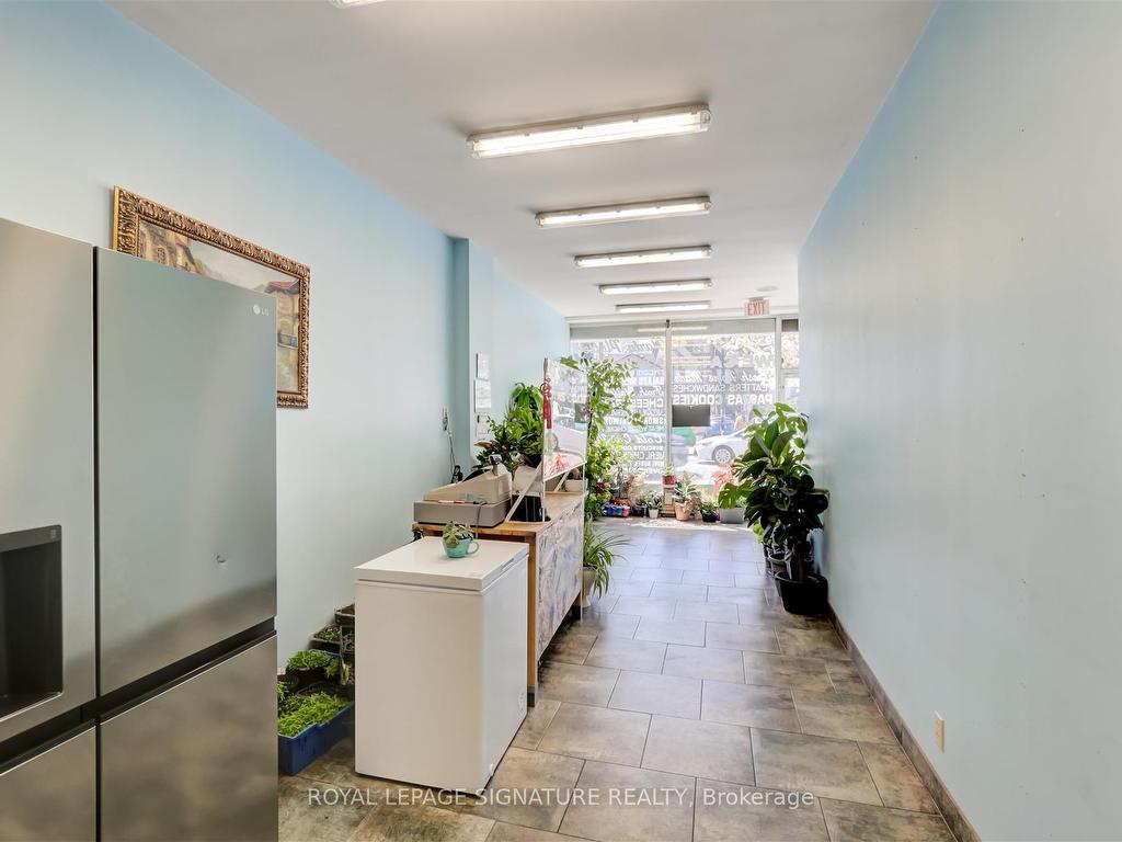 









3142


Dundas

Street West,
Toronto,




ON
M6P 2A1

