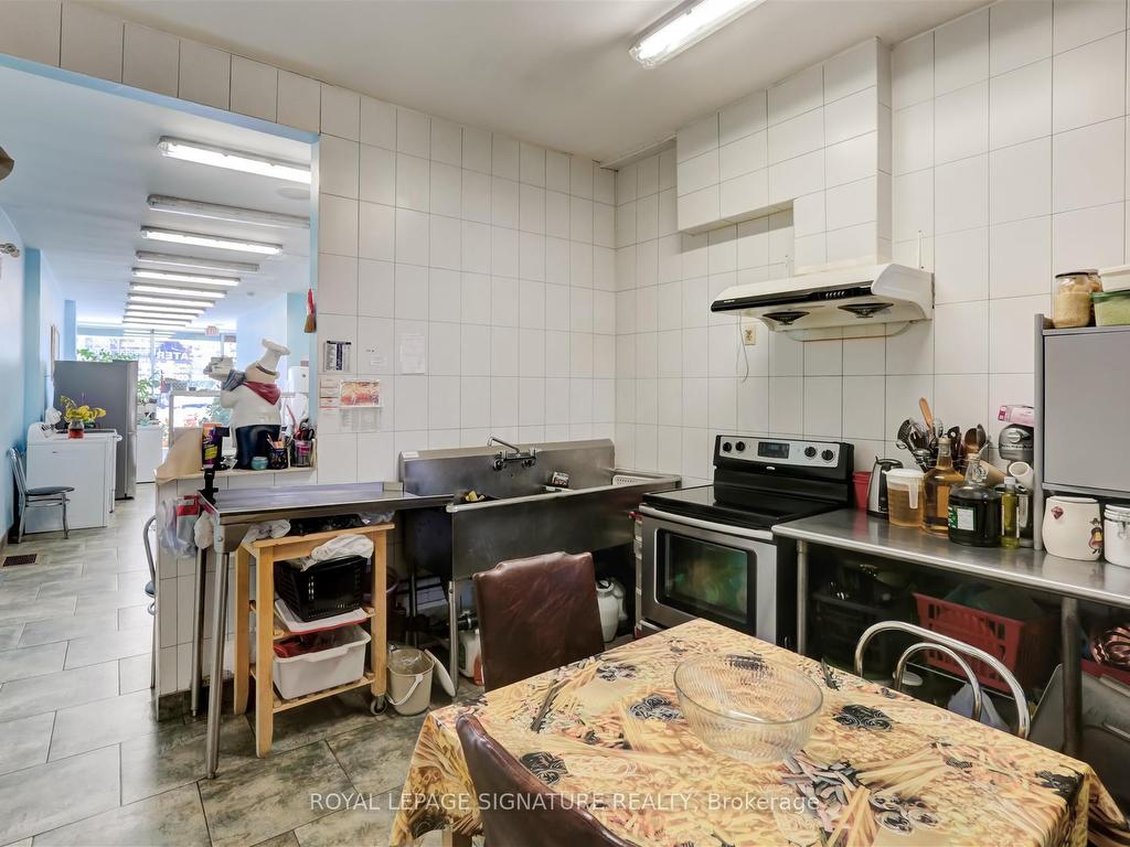 









3142


Dundas

Street West,
Toronto,




ON
M6P 2A1

