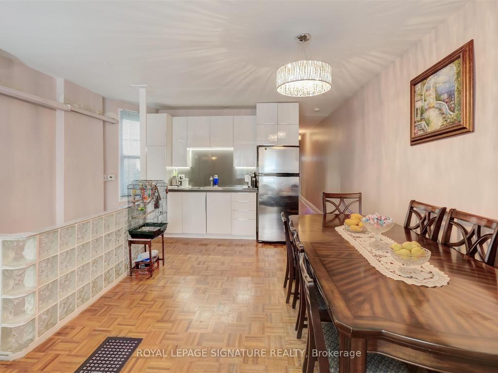 









3142


Dundas

Street West,
Toronto,




ON
M6P 2A1

