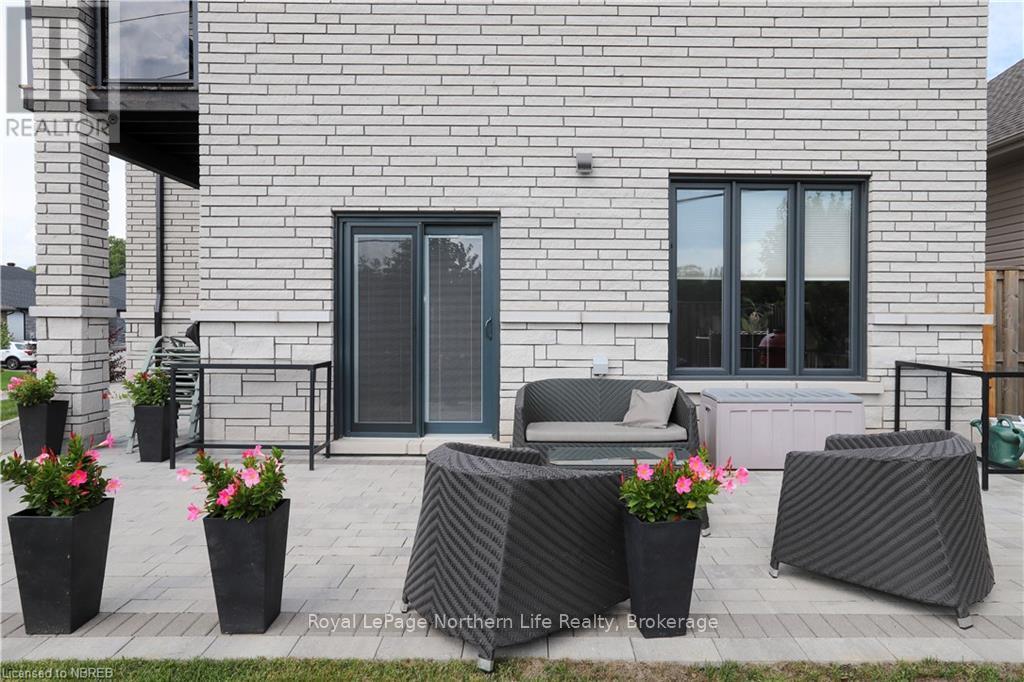 












5 ZEPHYR HEIGHTS

,
North Bay (Airport),




Ontario
P1B8G2

