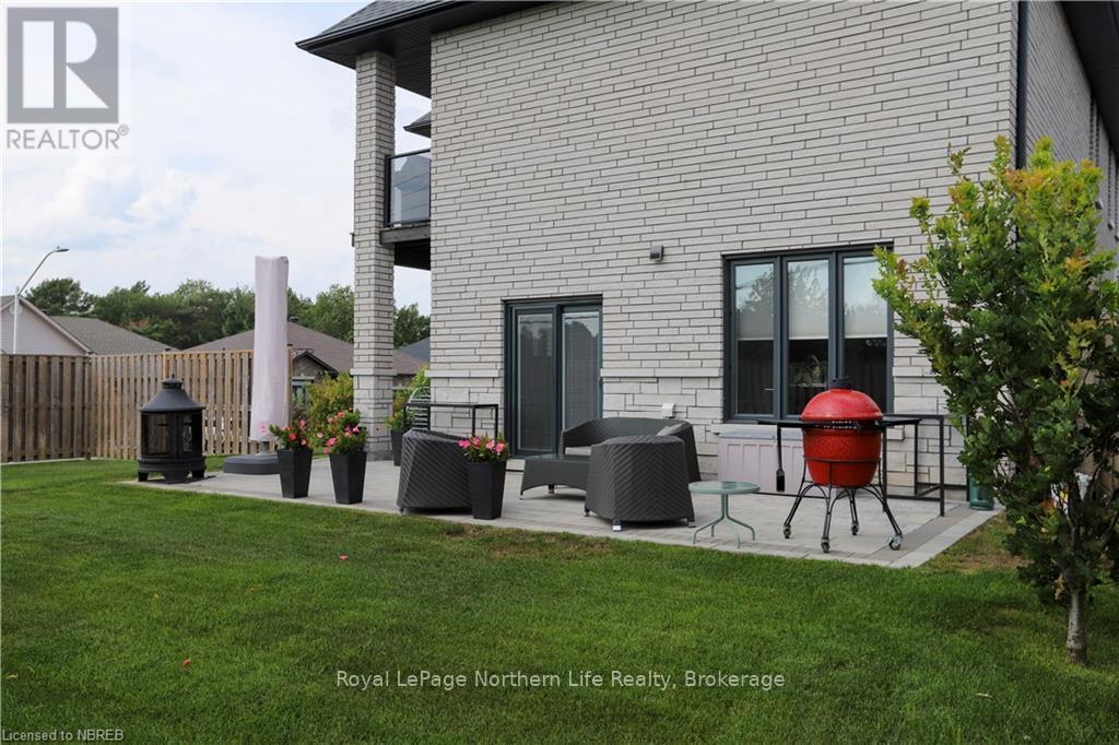 












5 ZEPHYR HEIGHTS

,
North Bay (Airport),




Ontario
P1B8G2

