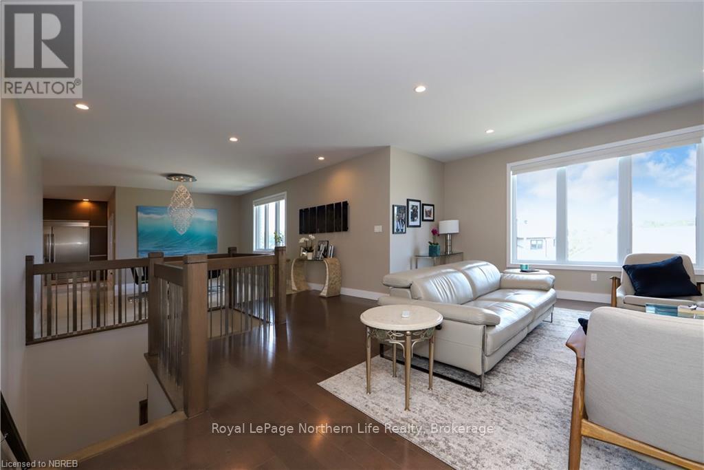












5 ZEPHYR HEIGHTS

,
North Bay (Airport),




Ontario
P1B8G2

