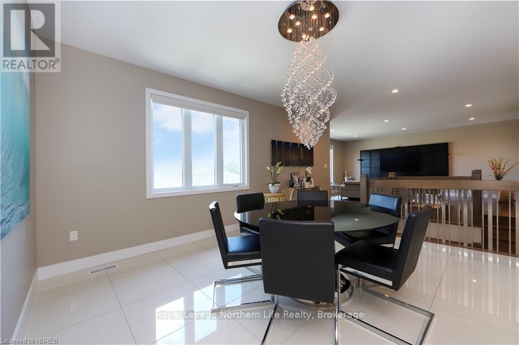 












5 ZEPHYR HEIGHTS

,
North Bay (Airport),




Ontario
P1B8G2

