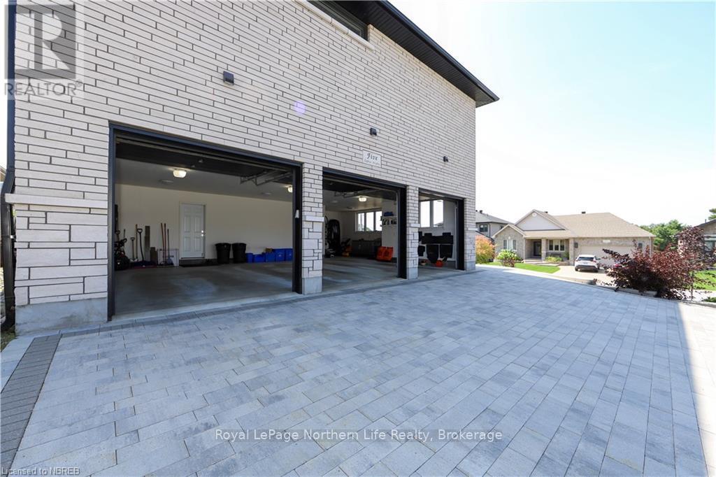 












5 ZEPHYR HEIGHTS

,
North Bay (Airport),




Ontario
P1B8G2

