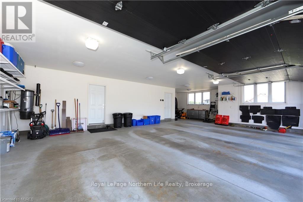 












5 ZEPHYR HEIGHTS

,
North Bay (Airport),




Ontario
P1B8G2

