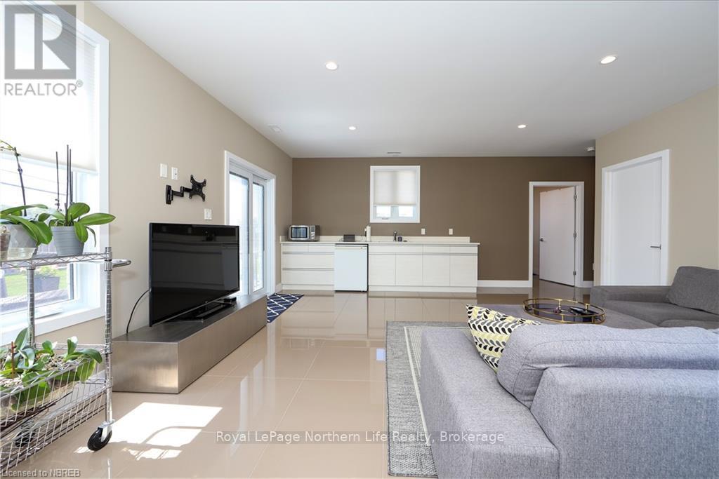 












5 ZEPHYR HEIGHTS

,
North Bay (Airport),




Ontario
P1B8G2

