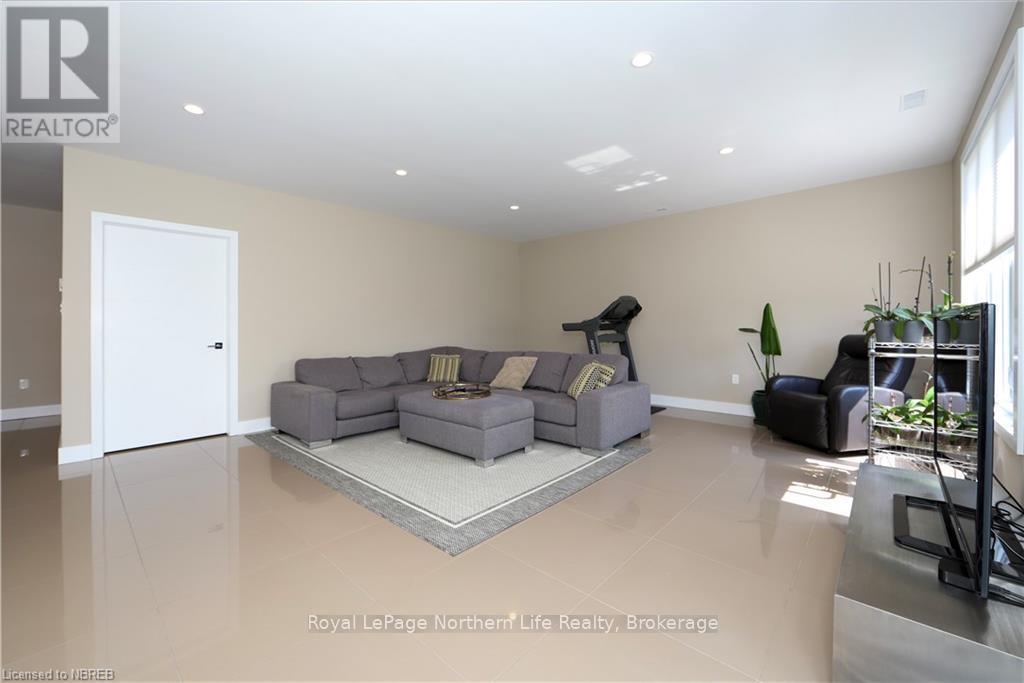 












5 ZEPHYR HEIGHTS

,
North Bay (Airport),




Ontario
P1B8G2

