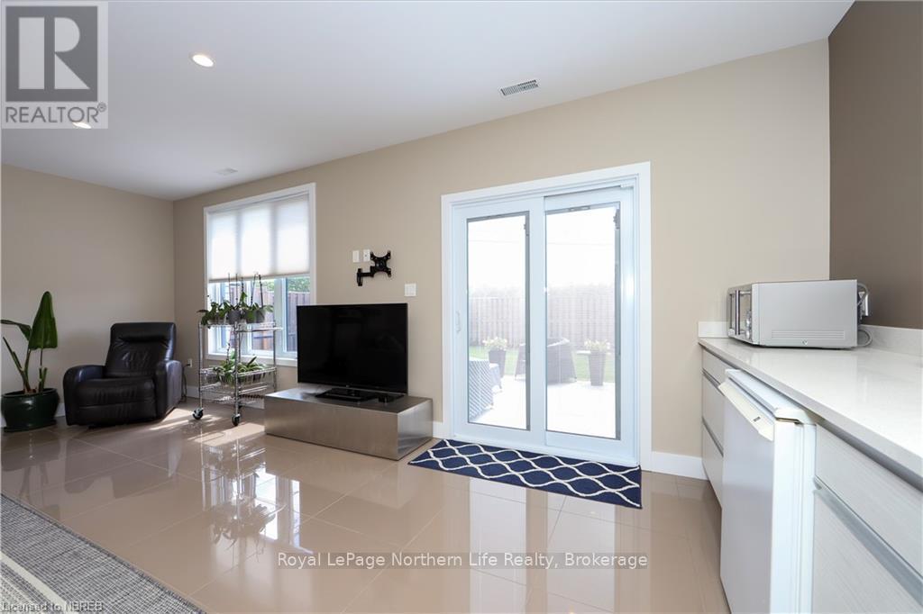 












5 ZEPHYR HEIGHTS

,
North Bay (Airport),




Ontario
P1B8G2

