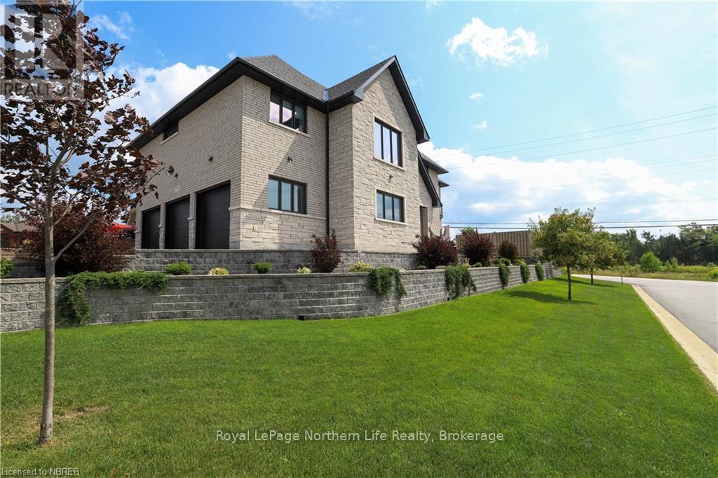 












5 ZEPHYR HEIGHTS

,
North Bay (Airport),




Ontario
P1B8G2

