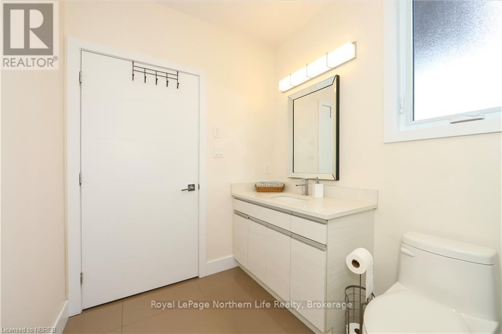 












5 ZEPHYR HEIGHTS

,
North Bay (Airport),




Ontario
P1B8G2

