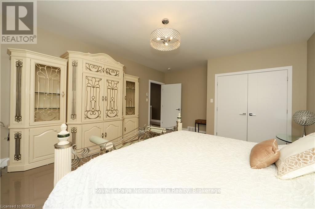












5 ZEPHYR HEIGHTS

,
North Bay (Airport),




Ontario
P1B8G2

