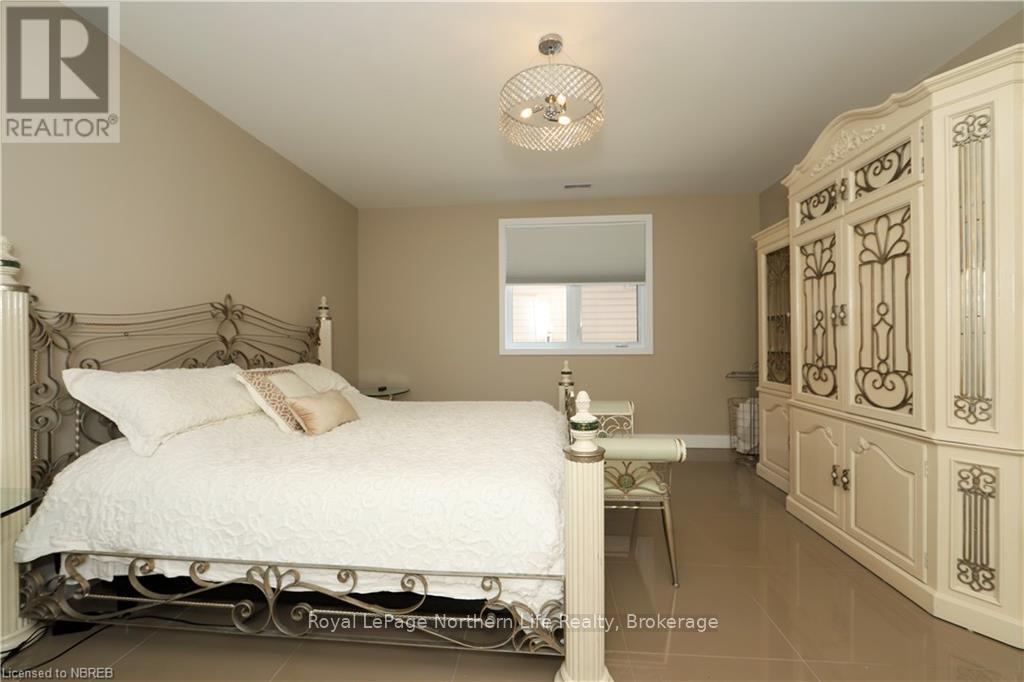 












5 ZEPHYR HEIGHTS

,
North Bay (Airport),




Ontario
P1B8G2

