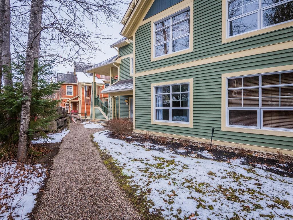 









209


Ch. des Quatre-Sommets

, 2,
Mont-Tremblant,




QC
J8E1C6

