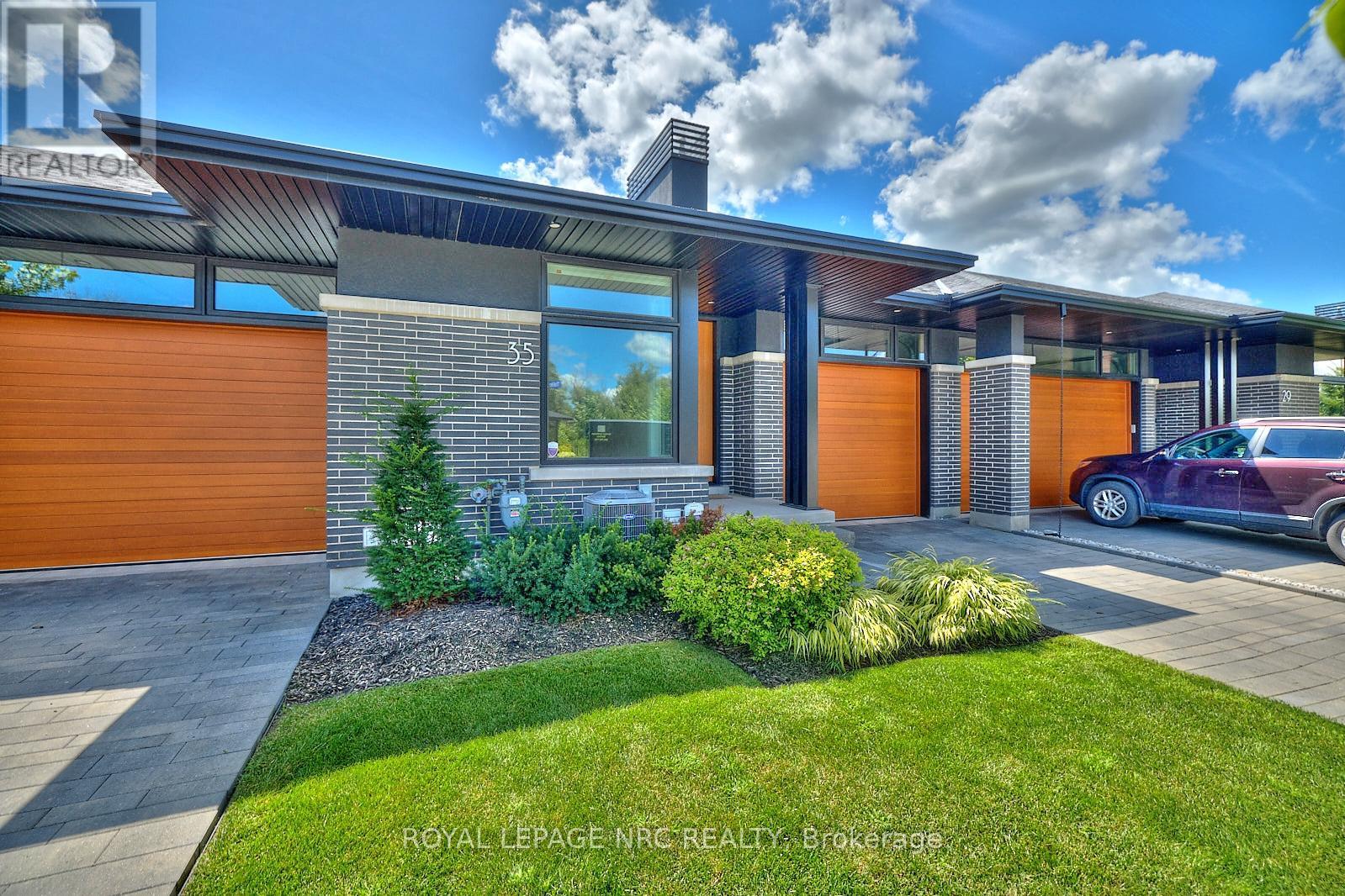 












35 TALIESIN TRAIL

,
Welland (769 - Prince Charles),




Ontario
L3C0H5

