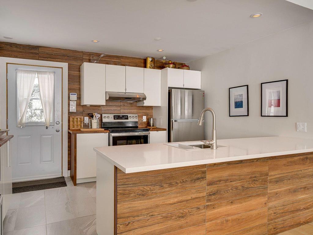 









4109


Rue de la Paroi

,
Sainte-Adèle,




QC
J8B0E7

