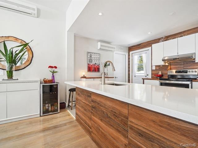 









4109


Rue de la Paroi

,
Sainte-Adèle,




QC
J8B0E7

