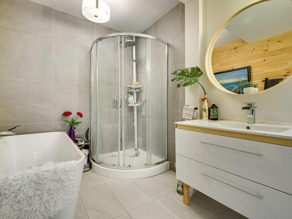 









4109


Rue de la Paroi

,
Sainte-Adèle,




QC
J8B0E7

