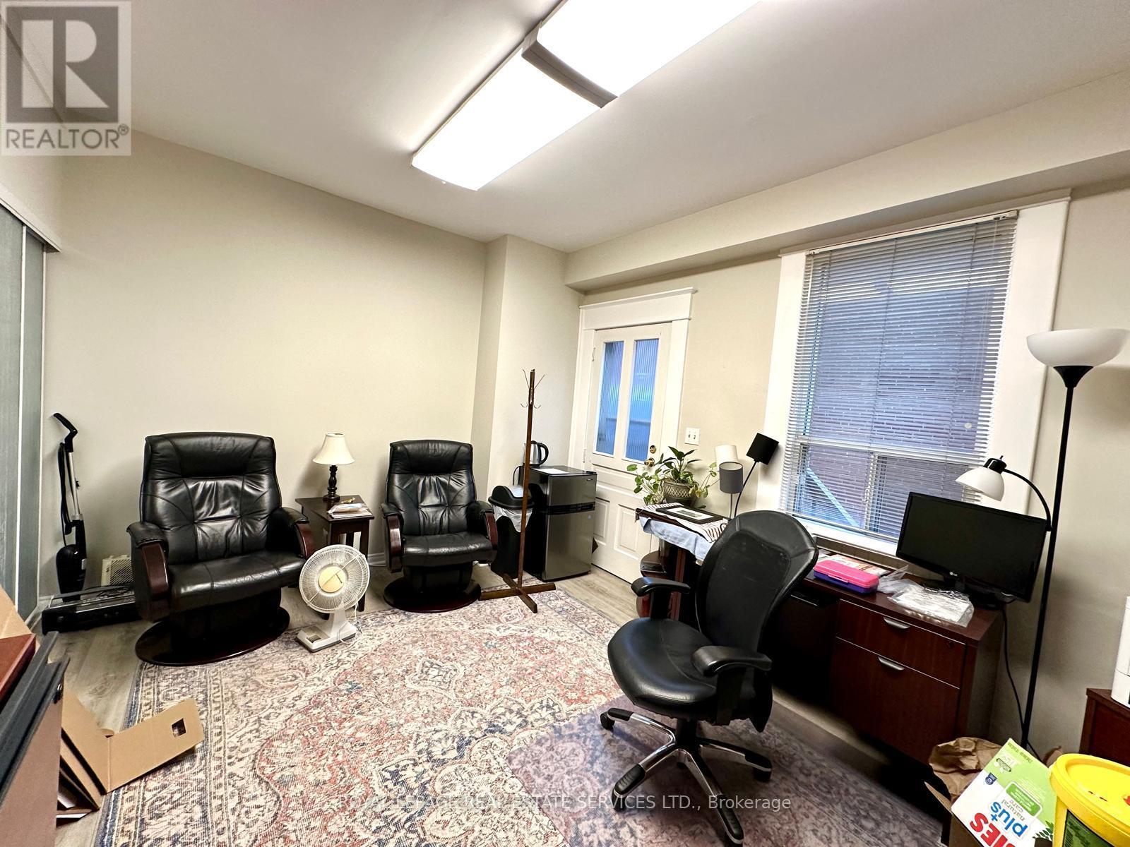 












MAIN FL - 268 MAIN STREET N

,
Brampton,




Ontario
L6V1P5

