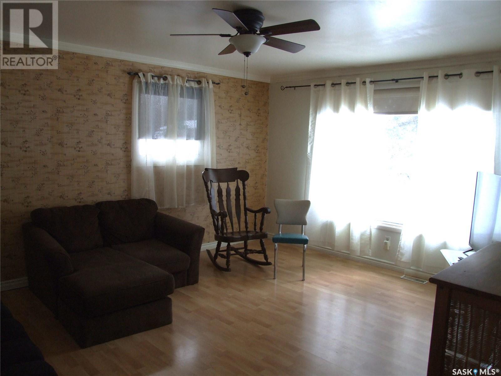 












311 3rd AVENUE E

,
Leader,




Saskatchewan
S0N1H0


