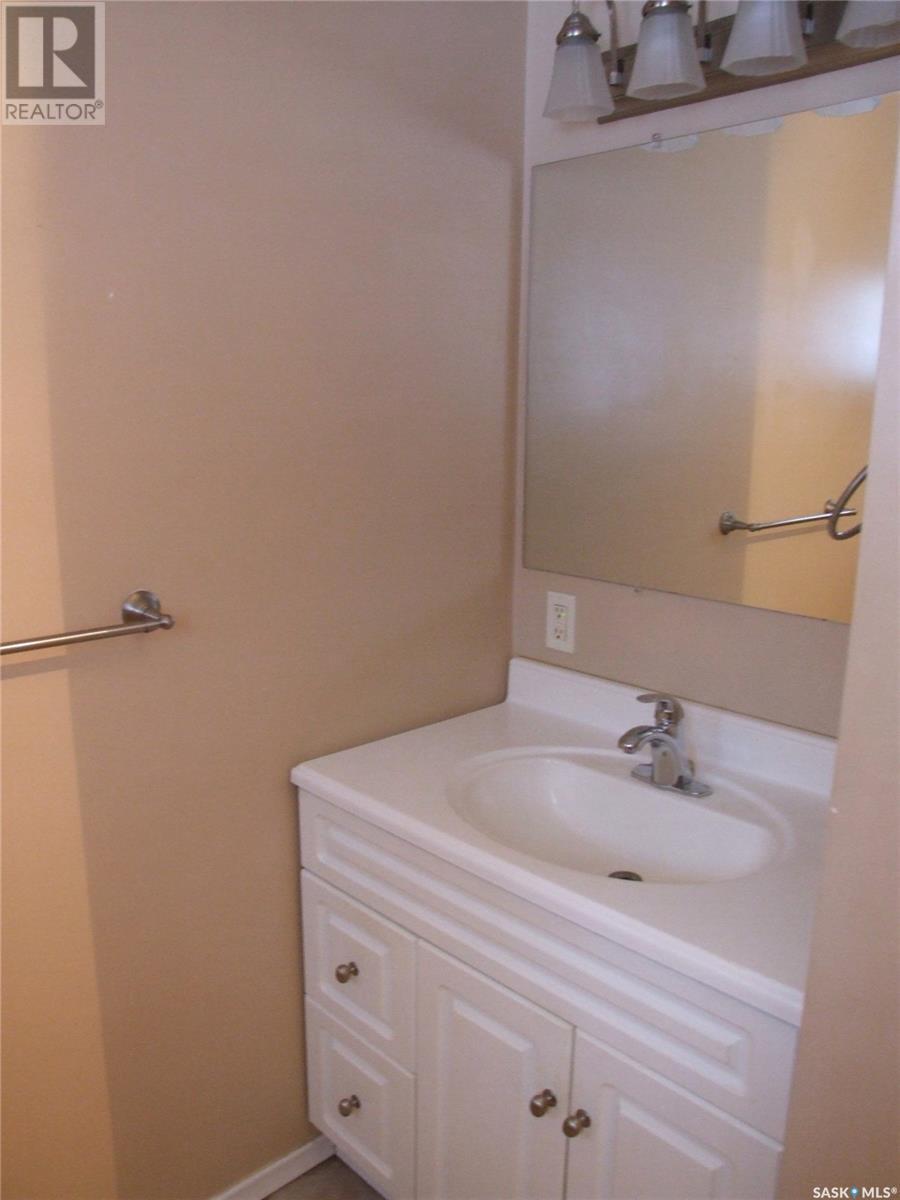 












311 3rd AVENUE E

,
Leader,




Saskatchewan
S0N1H0

