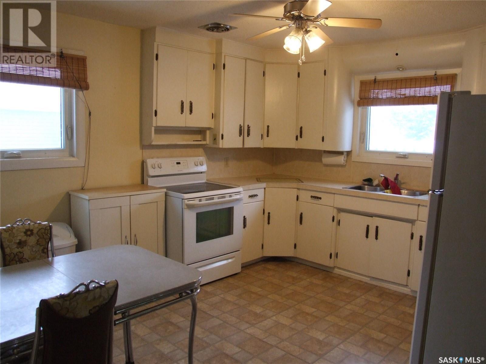












311 3rd AVENUE E

,
Leader,




Saskatchewan
S0N1H0

