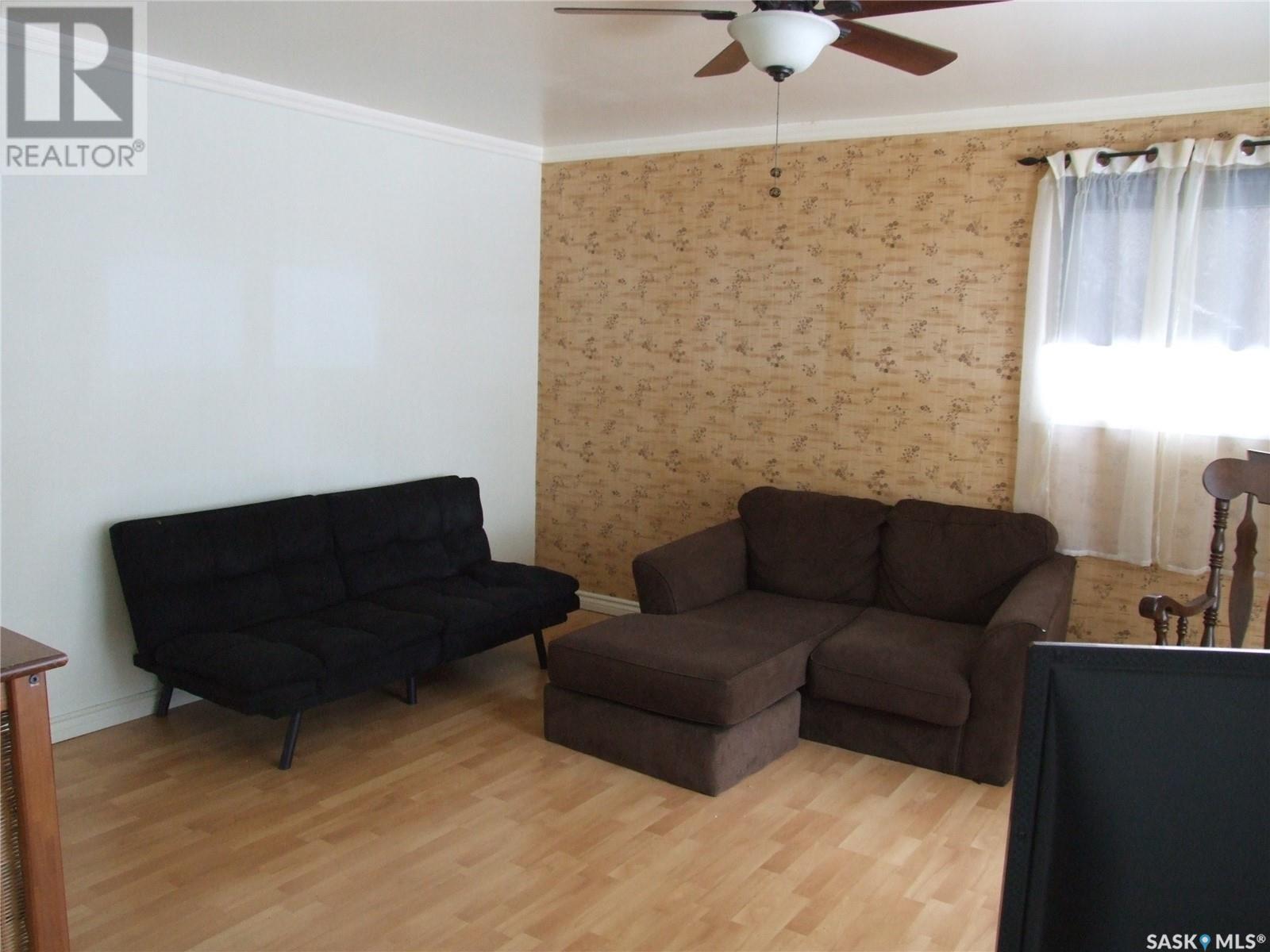 












311 3rd AVENUE E

,
Leader,




Saskatchewan
S0N1H0

