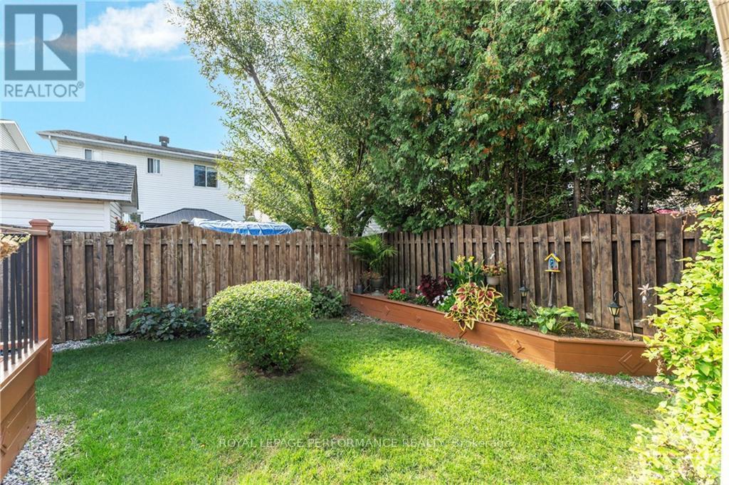 












1694 TOULOUSE CRESCENT

,
Ottawa,




Ontario
K1C6K3

